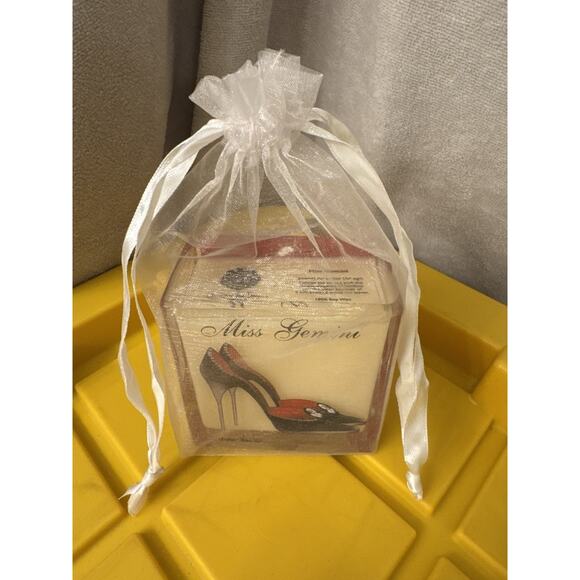 Christopher Vine Design 100% Soy Wax Miss Gemini Candle Horoscope Astrology - Picture 1 of 9